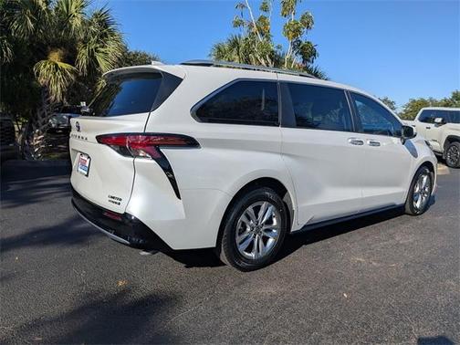 2022 Toyota Sienna Limited