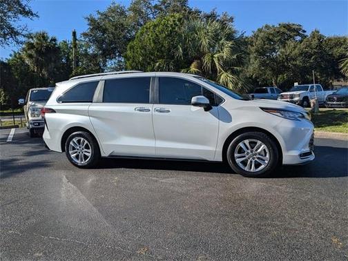 2022 Toyota Sienna Limited