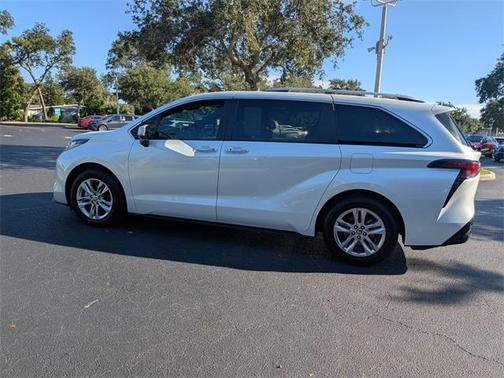 2022 Toyota Sienna Limited