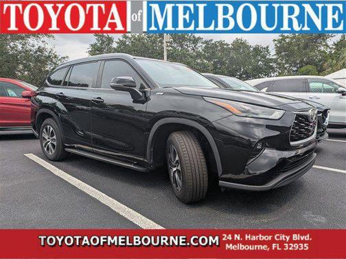 Midnight Black Metallic 2023 Toyota Highlander XLE
