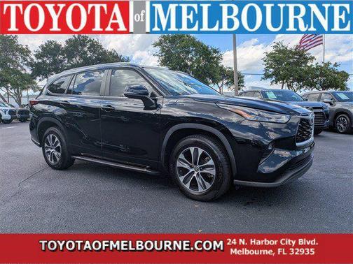 Midnight Black Metallic 2023 Toyota Highlander XLE