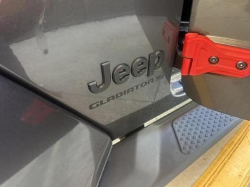 2023 Jeep Gladiator Sport
