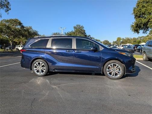 2024 Toyota Sienna Platinum 7 Passenger