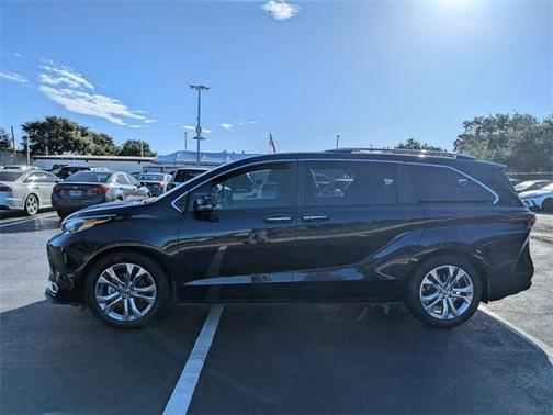 2024 Toyota Sienna Platinum 7 Passenger
