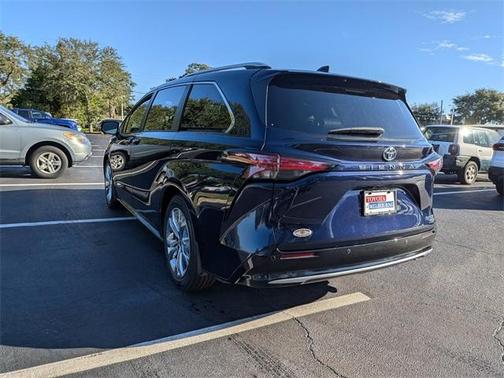 2024 Toyota Sienna Platinum 7 Passenger