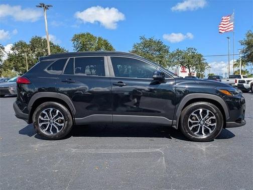 2024 Toyota Corolla Cross Hybrid SE