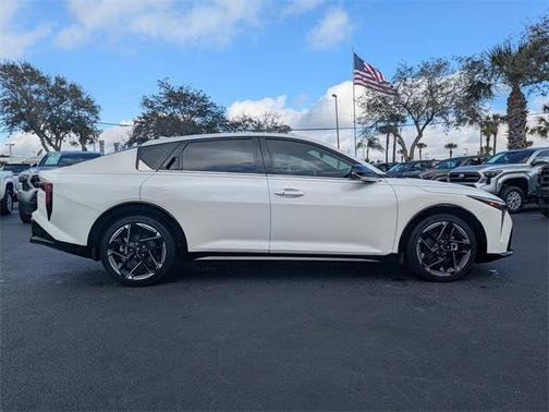 2025 Kia K4 GT-Line