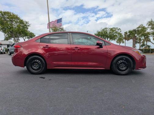 Pearl 2022 Toyota Corolla LE