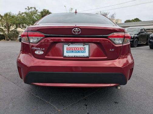 Pearl 2022 Toyota Corolla LE