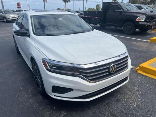 2022 Volkswagen Passat 2.0T Limited Edition