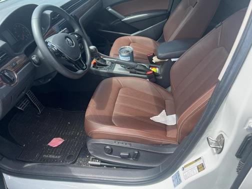 2022 Volkswagen Passat 2.0T Limited Edition