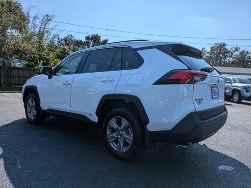 2022 Toyota RAV4 Hybrid XLE
