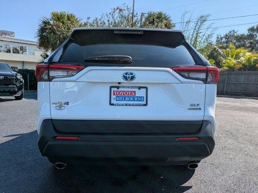 2022 Toyota RAV4 Hybrid XLE