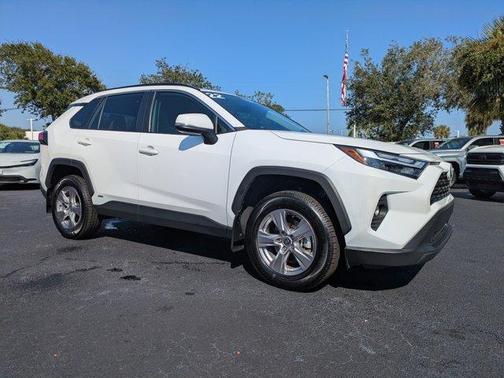 2022 Toyota RAV4 Hybrid XLE