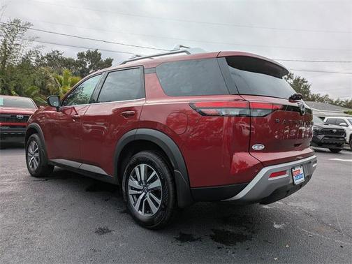 2024 Nissan Pathfinder SL FWD