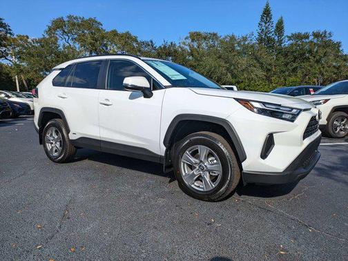 2025 Toyota RAV4 Hybrid XLE