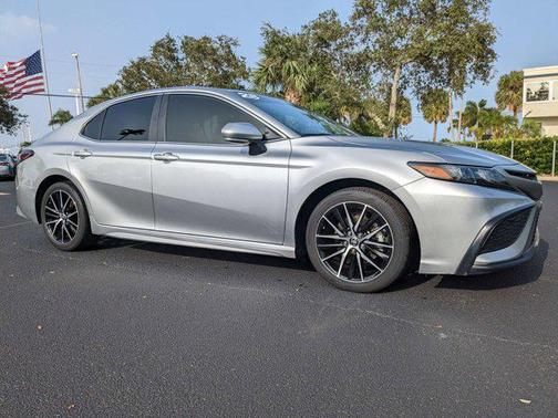Celestial Silver Metallic 2023 Toyota Camry SE