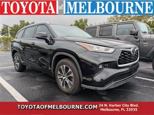 Midnight Black Metallic 2020 Toyota Highlander XLE