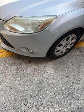 Ingot Silver Metallic 2012 Ford Focus SE