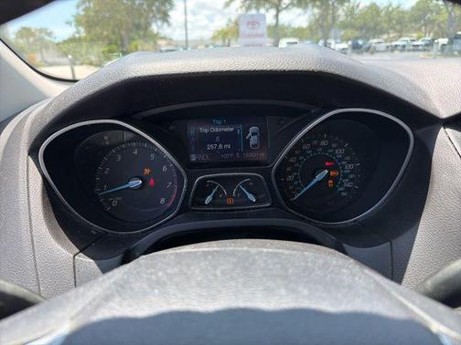 Ingot Silver Metallic 2012 Ford Focus SE