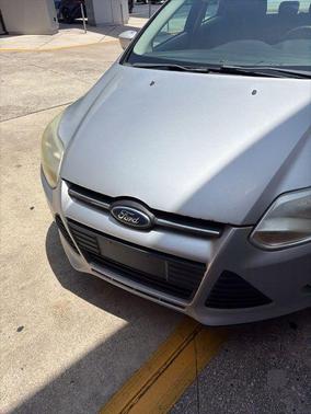 Ingot Silver Metallic 2012 Ford Focus SE