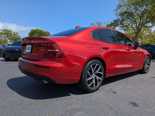2020 Volvo S60 T6 Momentum