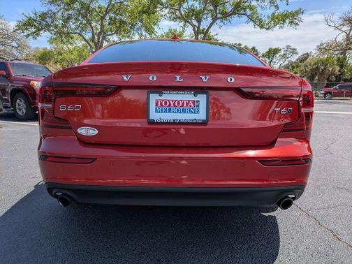 2020 Volvo S60 T6 Momentum