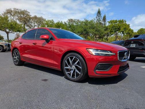 2020 Volvo S60 T6 Momentum