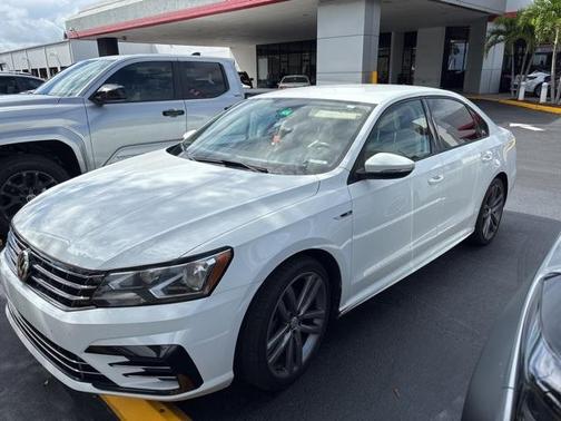 2018 Volkswagen Passat 2.0T R-Line