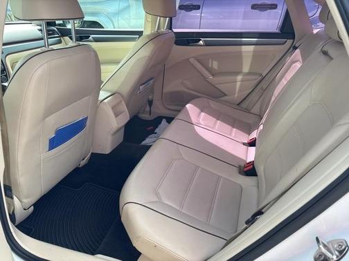2018 Volkswagen Passat 2.0T R-Line