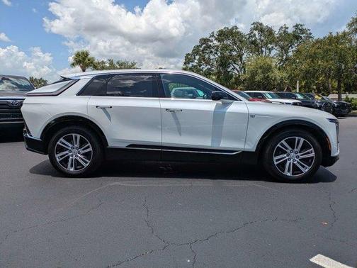 2024 Cadillac LYRIQ Tech