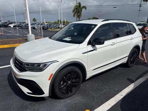 2022 Volkswagen Tiguan 2.0T SE R-Line Black