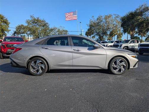 2024 Hyundai ELANTRA HEV Limited
