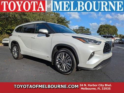 2022 Toyota Highlander Hybrid Platinum