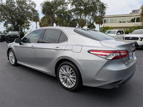 2020 Toyota Camry Hybrid XLE