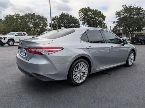 2020 Toyota Camry Hybrid XLE