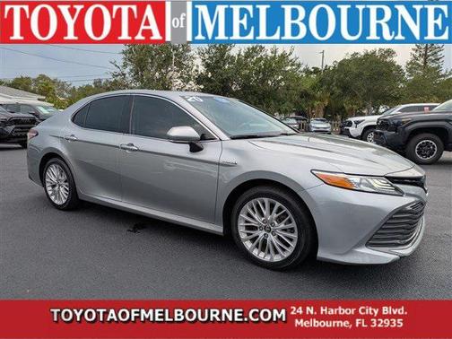 2020 Toyota Camry Hybrid XLE