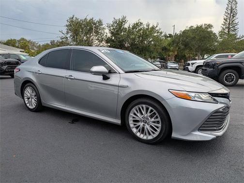 2020 Toyota Camry Hybrid XLE