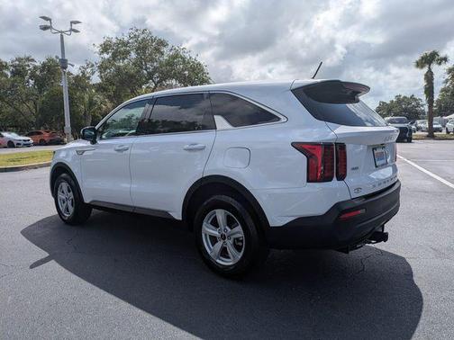 White Pearl 2022 Kia Sorento LX