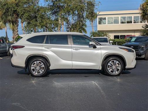 2024 Toyota Highlander XLE