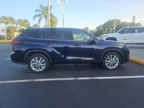 2022 Toyota Highlander Hybrid Limited