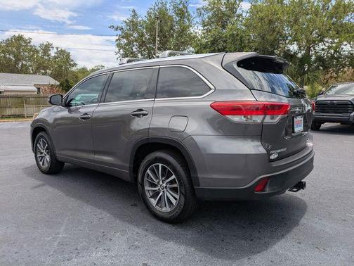 Predawn Gray Mica 2018 Toyota Highlander XLE