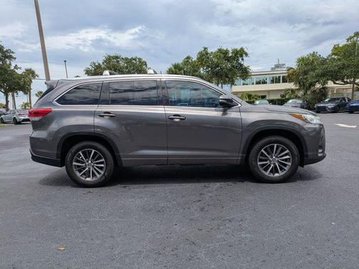 Predawn Gray Mica 2018 Toyota Highlander XLE