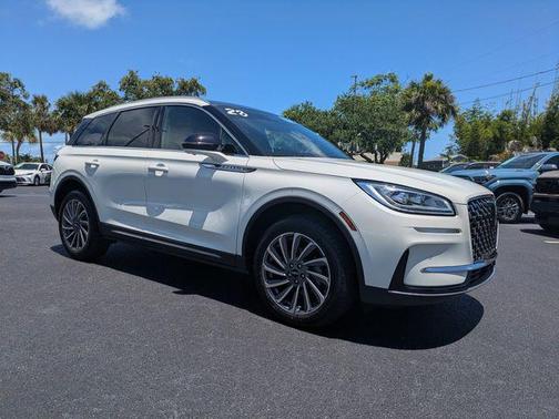 Pristine White Metallic Tri-Coat 2023 Lincoln Corsair Reserve