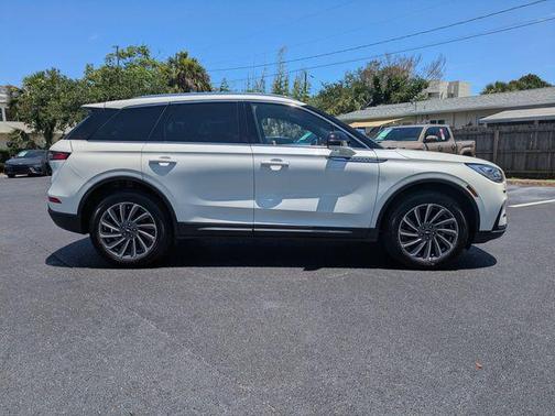 Pristine White Metallic Tri-Coat 2023 Lincoln Corsair Reserve