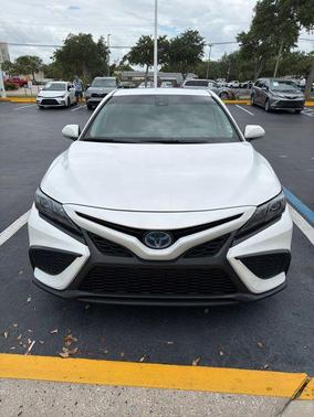 Ice Cap 2024 Toyota Camry Hybrid SE