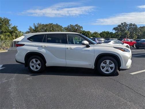 2021 Toyota Highlander Hybrid LE