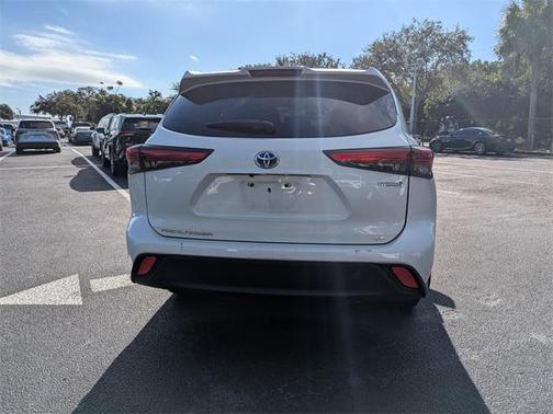2021 Toyota Highlander Hybrid LE