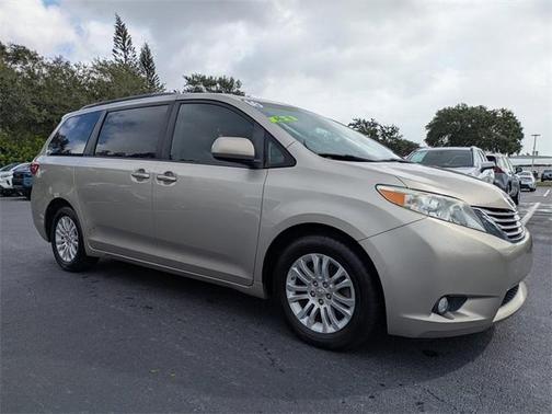 2016 Toyota Sienna XLE