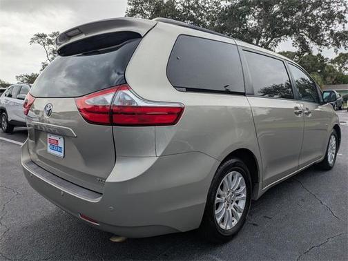 2016 Toyota Sienna XLE